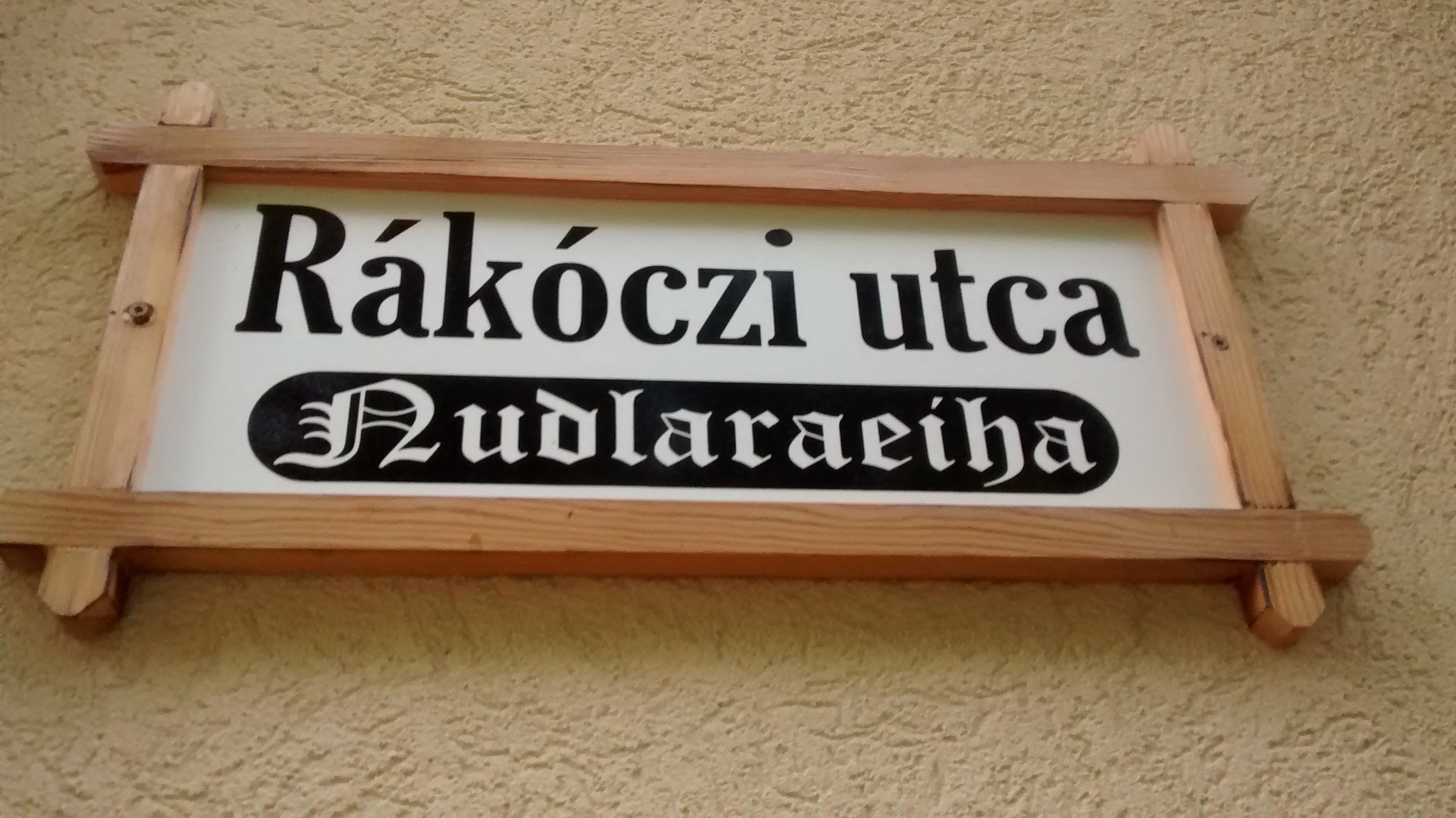 In Boly, Ungarn, sind die Gassen noch mit altdonauschwabischen Namen bezeichnet.