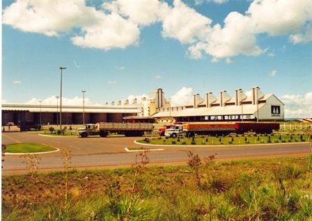 Übernahmeeinheit der Agrária in Guarapuava in den 1990er Jahren. <br/><br/>Unidade de armazenagem da Agrária em Guarapuava, na década de 90.<br/>