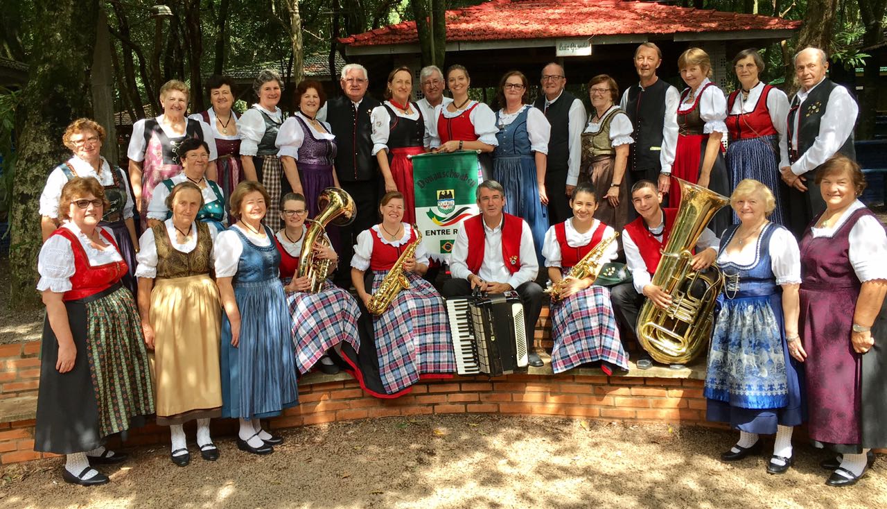 Grupo Folclórico Sênior - Encontro Interestadual de danças de Pato Bragado - 21/04/2017Grupo Folclórico Sênior - Encontro Interestadual de danças de Pato Bragado - 21/04/2017