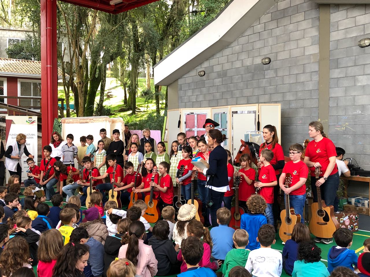 Integrantes da Fundação apresentam a peça Pippi Meialonga na Deutsche Schule Curitiba - 28/06/2018Integrantes da Fundação apresentam a peça Pippi Meialonga na Deutsche Schule Curitiba - 28/06/2018