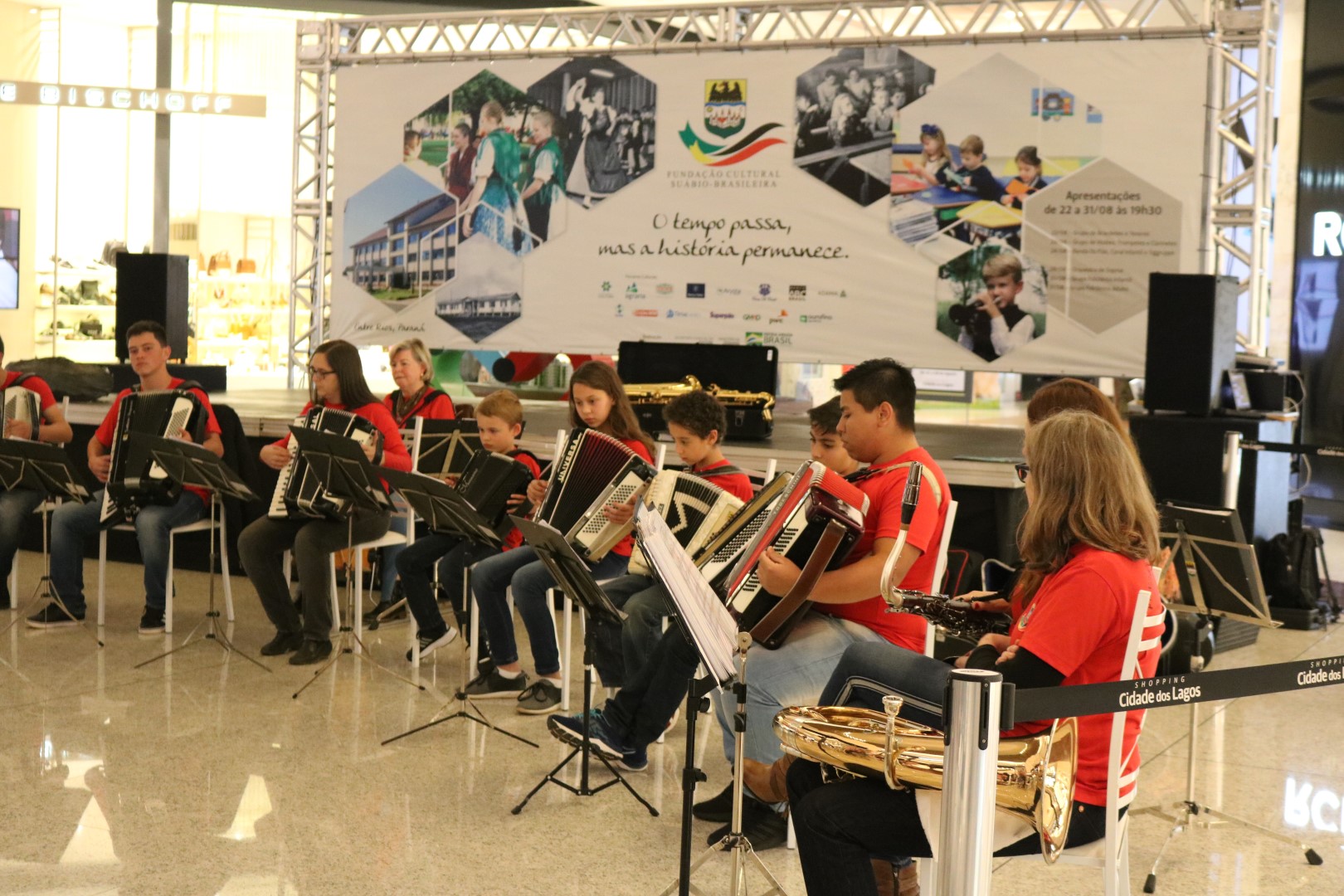 Orquestra de Acordeões e Grupo de Tenores no Shopping Cidade dos Lagos - 22/08/2019Orquestra de Acordeões e Grupo de Tenores no Shopping Cidade dos Lagos - 22/08/2019